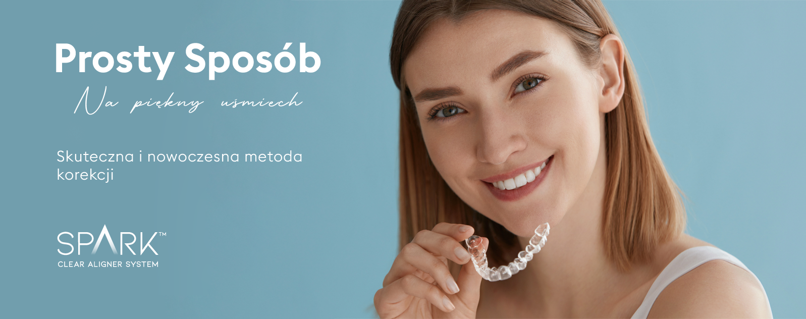 Pacjentka Centrum Stomatologiczne Legnica prezentuje aparat ortodontyczny typu Clear Aligner